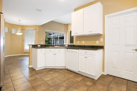 House in Orlando, Florida 5 bedrooms, 257.8 sq.m. № 1911213 - photo 6