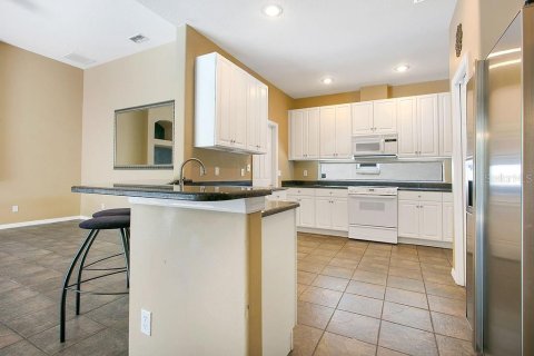 House in Orlando, Florida 5 bedrooms, 257.8 sq.m. № 1911213 - photo 5