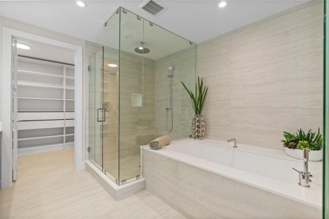 Condo in Fort Lauderdale, Florida, 2 bedrooms № 2402466 - photo 11
