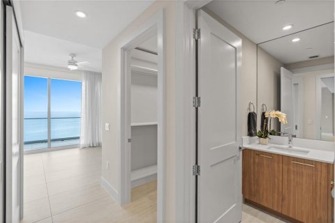 Condo in Fort Lauderdale, Florida, 2 bedrooms № 2402466 - photo 22