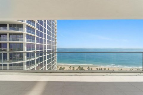 Condo in Fort Lauderdale, Florida, 2 bedrooms № 2402466 - photo 26