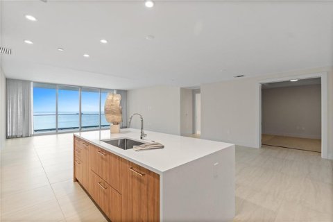 Condo in Fort Lauderdale, Florida, 2 bedrooms № 2402466 - photo 3