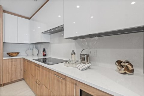 Condo in Fort Lauderdale, Florida, 2 bedrooms № 2402466 - photo 8