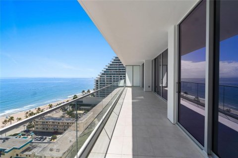 Condo in Fort Lauderdale, Florida, 2 bedrooms № 2402466 - photo 9
