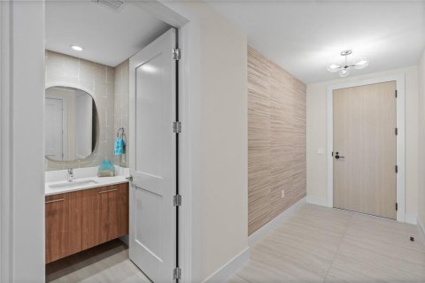 Condo in Fort Lauderdale, Florida, 2 bedrooms № 2402466 - photo 29