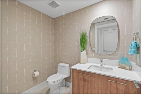 Condo in Fort Lauderdale, Florida, 2 bedrooms № 2402466 - photo 25