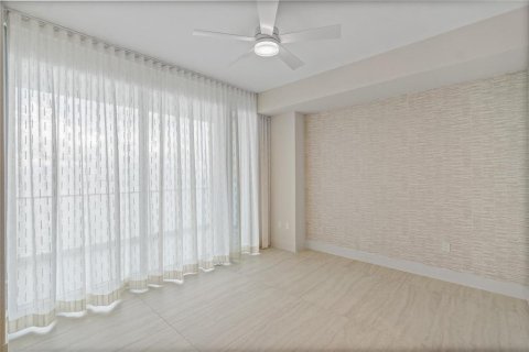 Condo in Fort Lauderdale, Florida, 2 bedrooms № 2402466 - photo 21