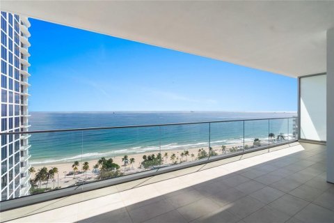 Condo in Fort Lauderdale, Florida, 2 bedrooms № 2402466 - photo 2