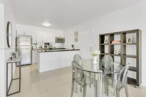 Condominio en Key Biscayne, Florida, 2 dormitorios  № 2054374