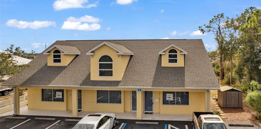Commercial property in Port Charlotte, Florida 297.29 sq.m. № 2221670