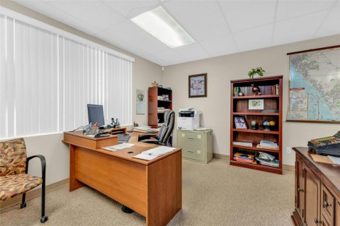 Commercial property in Port Charlotte, Florida 297.29 sq.m. № 2221670 - photo 18