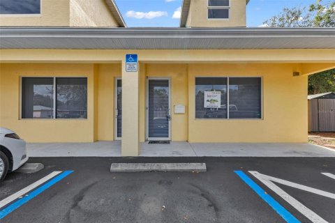 Commercial property in Port Charlotte, Florida 297.29 sq.m. № 2221670 - photo 2