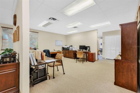 Commercial property in Port Charlotte, Florida 297.29 sq.m. № 2221670 - photo 20