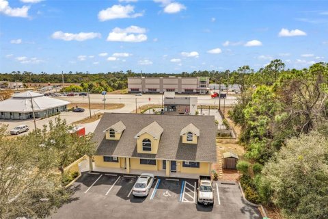 Commercial property in Port Charlotte, Florida 297.29 sq.m. № 2221670 - photo 3
