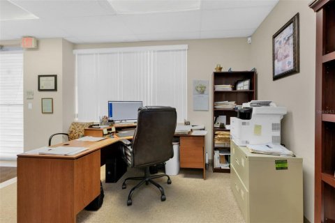 Commercial property in Port Charlotte, Florida 297.29 sq.m. № 2221670 - photo 19