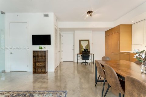 Commercial property in Miami, Florida № 2154905 - photo 6
