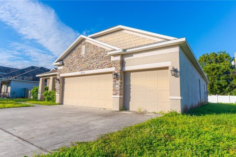 Villa ou maison à vendre à Port St. Lucie, Floride: 4 chambres, 225.2 m2 № 2429879 - photo 3