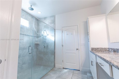 Villa ou maison à vendre à Port St. Lucie, Floride: 4 chambres, 225.2 m2 № 2429879 - photo 14