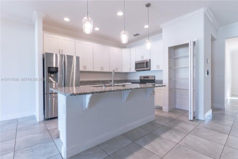 Villa ou maison à vendre à Port St. Lucie, Floride: 4 chambres, 225.2 m2 № 2429879 - photo 10
