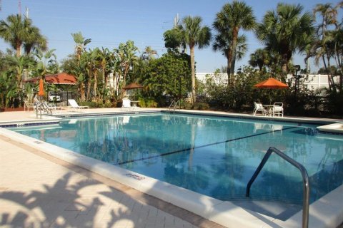 Condo in Lauderhill, Florida, 2 bedrooms  № 2083703 - photo 16