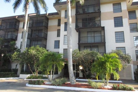 Condo in Lauderhill, Florida, 2 bedrooms  № 2083703 - photo 4