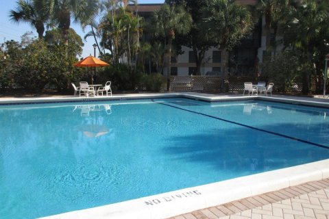 Condo in Lauderhill, Florida, 2 bedrooms  № 2083703 - photo 17