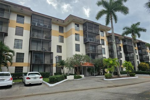 Condo in Lauderhill, Florida, 2 bedrooms  № 2083703 - photo 2