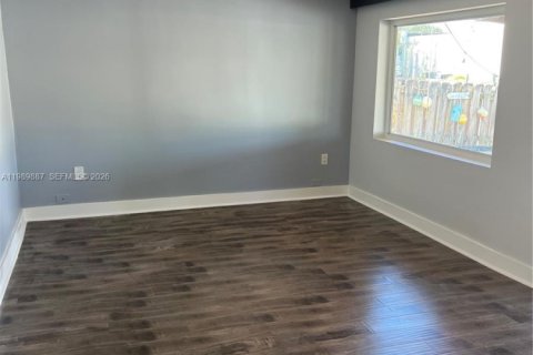 House in Hollywood, Florida 2 bedrooms, 111.48 sq.m. № 2052021 - photo 21