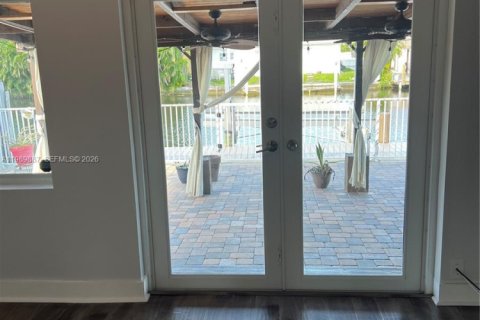 House in Hollywood, Florida 2 bedrooms, 111.48 sq.m. № 2052021 - photo 12