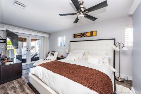 House in Hollywood, Florida 2 bedrooms, 111.48 sq.m. № 2052021 - photo 28