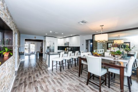 House in Hollywood, Florida 2 bedrooms, 111.48 sq.m. № 2052021 - photo 22