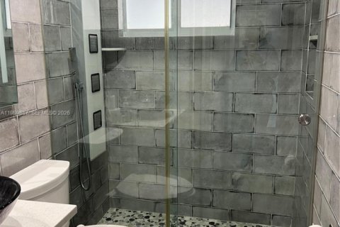 House in Hollywood, Florida 2 bedrooms, 111.48 sq.m. № 2052021 - photo 14