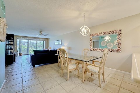 Condo in Sarasota, Florida, 2 bedrooms  № 2215013 - photo 19