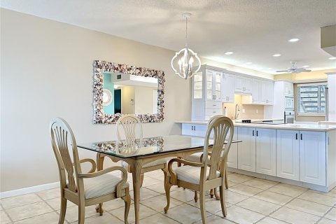 Condo in Sarasota, Florida, 2 bedrooms  № 2215013 - photo 24