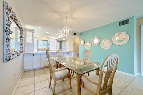 Condo in Sarasota, Florida, 2 bedrooms  № 2215013 - photo 23