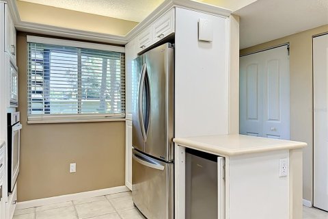 Condo in Sarasota, Florida, 2 bedrooms  № 2215013 - photo 15