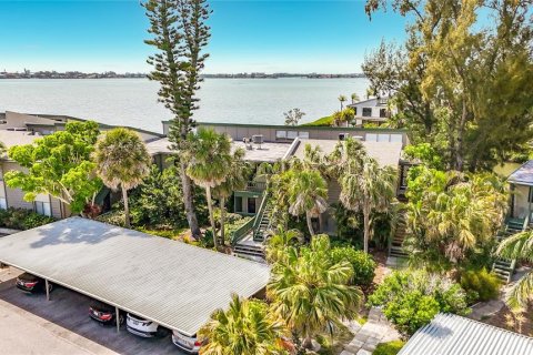 Condo in Sarasota, Florida, 2 bedrooms  № 2215013 - photo 3