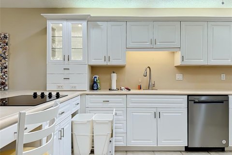 Condo in Sarasota, Florida, 2 bedrooms  № 2215013 - photo 12