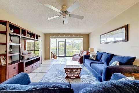Condo in Sarasota, Florida, 2 bedrooms  № 2215013 - photo 27