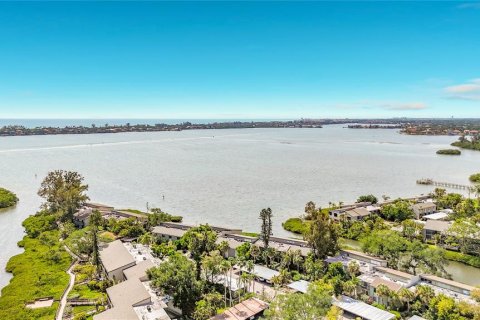 Condo in Sarasota, Florida, 2 bedrooms  № 2215013 - photo 2