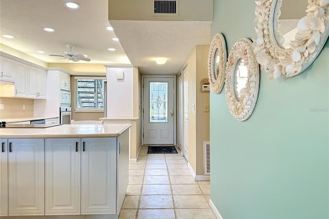 Condo in Sarasota, Florida, 2 bedrooms  № 2215013 - photo 21