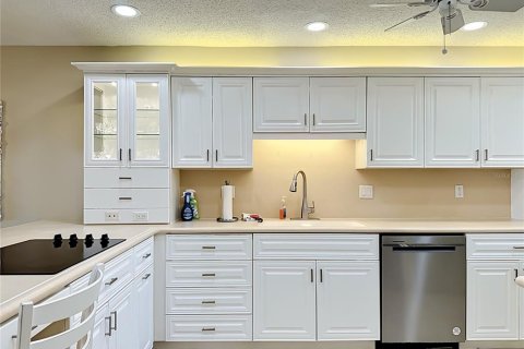 Condo in Sarasota, Florida, 2 bedrooms  № 2215013 - photo 14