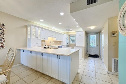 Condo in Sarasota, Florida, 2 bedrooms  № 2215013 - photo 22