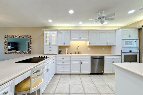 Condo in Sarasota, Florida, 2 bedrooms  № 2215013 - photo 11