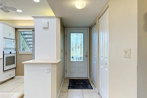 Condo in Sarasota, Florida, 2 bedrooms  № 2215013 - photo 9
