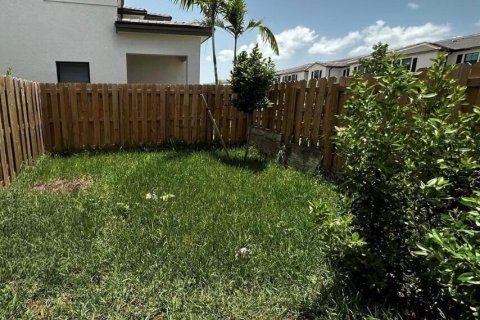 Adosado en Homestead, Florida 3 dormitorios, 143.53 m2 № 2146341