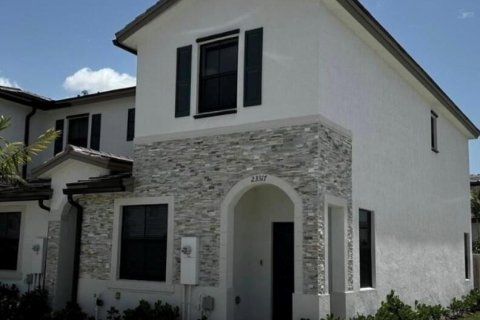 Adosado en venta en Homestead, Florida, 3 dormitorios, 143.53 m2 № 2146341 - foto 2