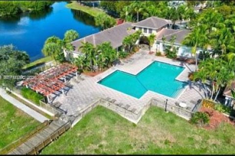 Condo in Miramar, Florida, 2 bedrooms  № 2043206