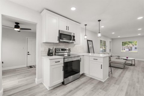 House in Orlando, Florida 2 bedrooms, 84.08 sq.m. № 1658431 - photo 8