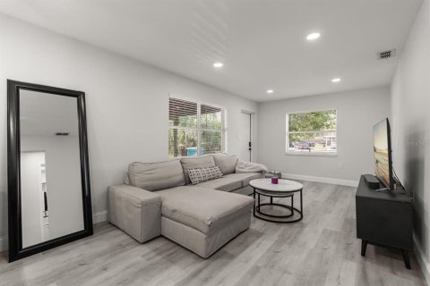 House in Orlando, Florida 2 bedrooms, 84.08 sq.m. № 1658431 - photo 6